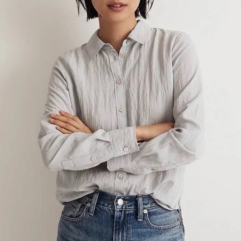 Madewell crinkle relaxed fit blouse in pale gray, size M
